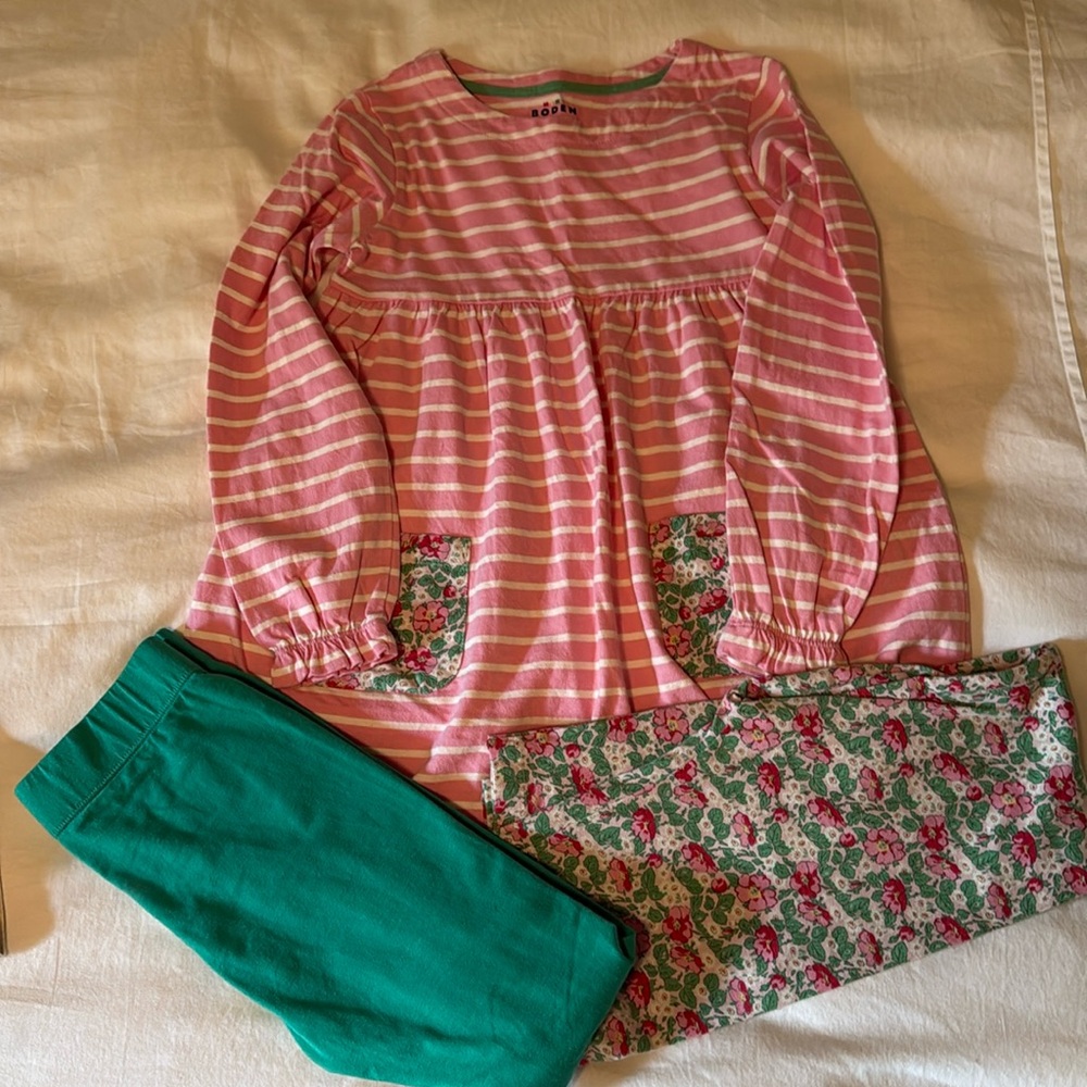 EUC boden tunic and leggings